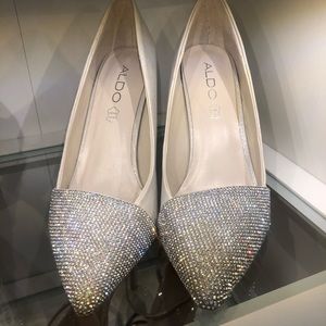 New! Never been worn Aldo off-white sparkling Stilettoe